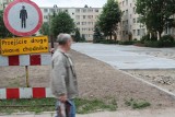 Spółdzielnia Mieszkaniowa Pionier w Kutnie buduje nowe chodniki i parkingi [ZDJĘCIA]