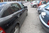 &quot;Miszcz parkowania&quot; w Jaworznie. Jak kierowcy BARDZO źle parkują... [ZDJĘCIA]