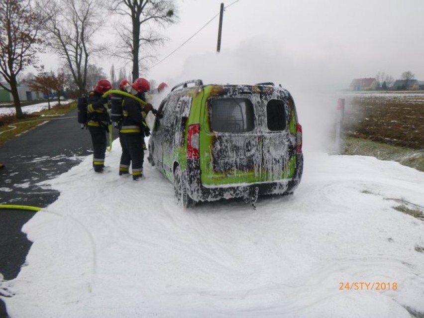 Pożar samochodu w Molnej. Zobaczcie, co z niego zostało [ZDJĘCIA]