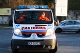 Chory na COVID-19 uciekł z karetki sprzed szpitala w Tychach. Spieszno mu było do Katowic. Wziął taksówkę i odjechał
