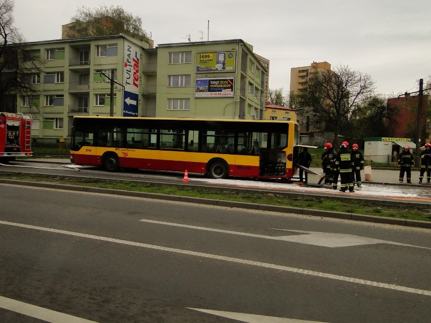 Utrudnienia w Łodzi: w autobusie zapalił się silnik