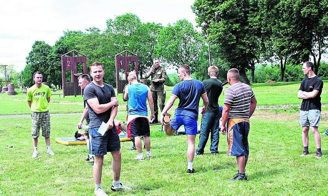 Warunkiem przyjęcia do zawodowej armii jest m.in. przejście egzaminu sprawnościowego