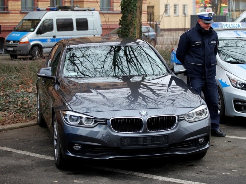 BMW 330i xDrive o mocy 252 koni mechanicznych rozpędzają się...