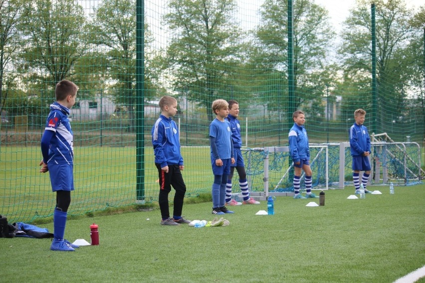 Młodzi zawodnicy Stilonu Gorzów i innych klubów piłkarskich wznowili treningi. Na razie w małych grupach