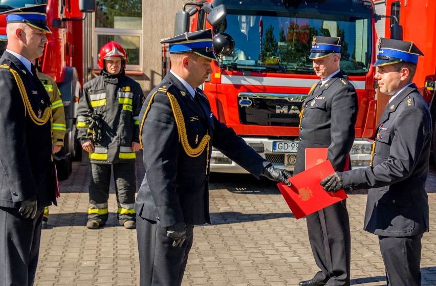 Nowy dowódca Straży Pożarnej w Ustce. Uroczysta zmiana warty