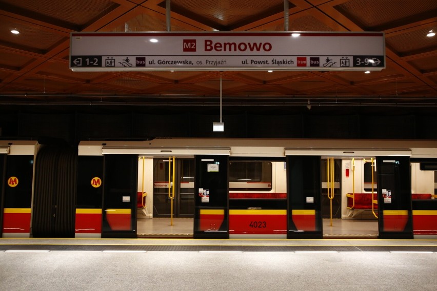 Druga linia metra w Warszawie. Otwarto dwie nowe stacje: Ulrychów i Bemowo. Rzutem na taśmę uzyskano wszystkie zgody 