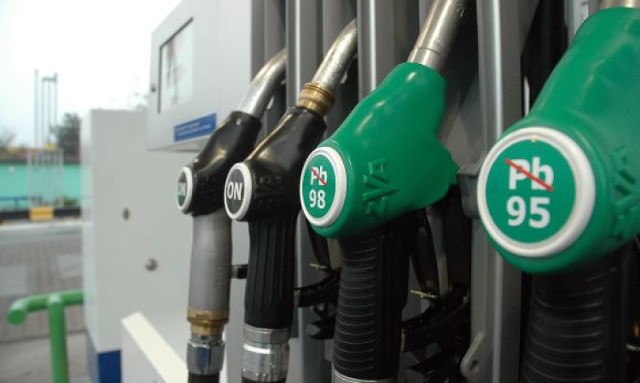 Za wysokie ceny paliw obwinia się głównie rząd, który nie obniża ...