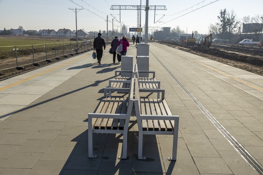 Powiat szamotulski. Zmiany przy stacjach kolejowych coraz bardziej widoczne [FOTO]