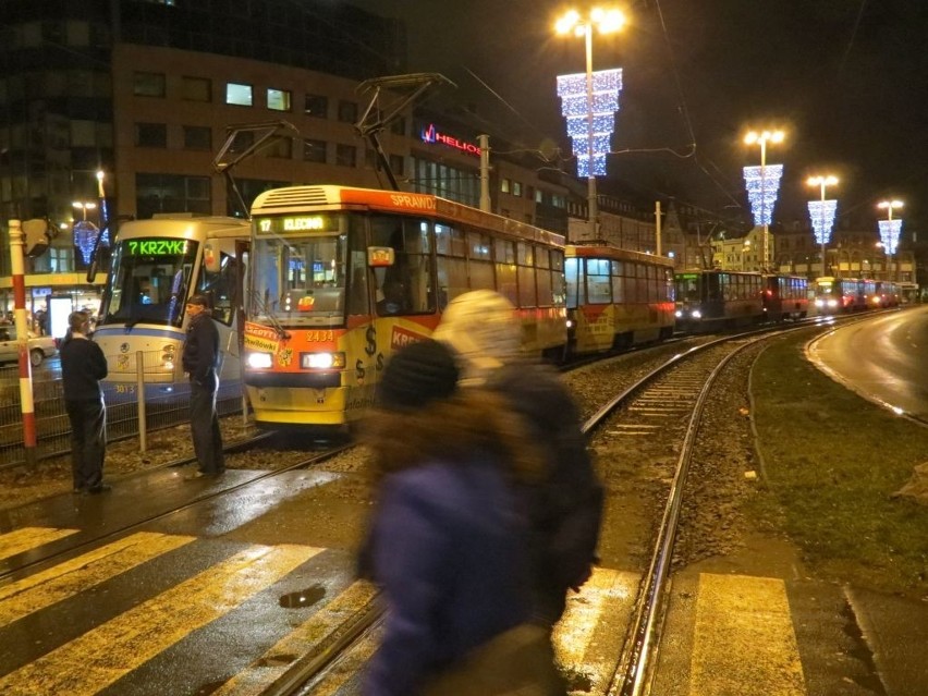 Wrocław: Tramwaje stały przez godzinę po awarii stacji zasilania