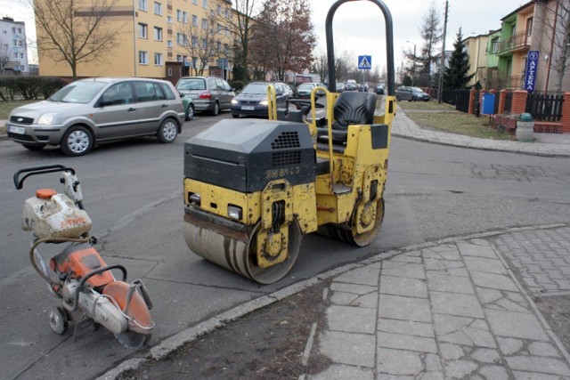 Zimowe remonty dróg we Wrześni.