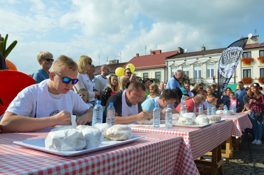 Święto kwiatów 2018: Żarłoki! - konkurs jedzenia burgerów na czas [ZDJĘCIA]