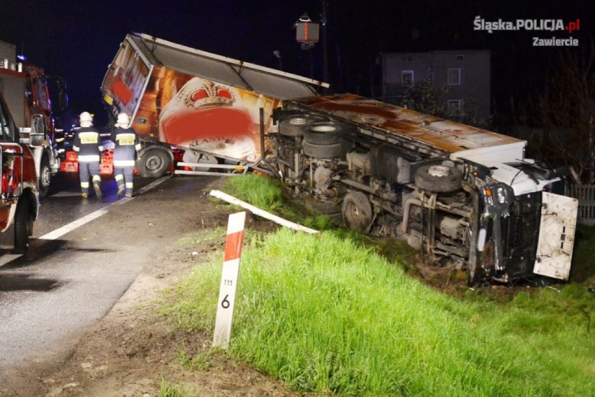 Wypadek ciężarówek w Porębie [NOWE FOTO]