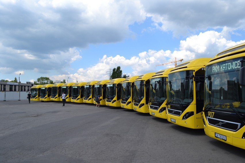 Nowe autobusy zaprezentowano 7 lipca o godzinie 11.00 w...