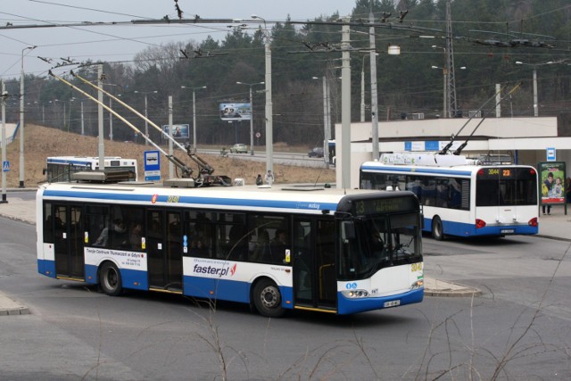 Dzieci i uczniowie do 20 r. ż, po Gdyni będą jeździć trolejbusami i autobusami za darmo - zdecydowali w środę  28.03.2018 r. radni