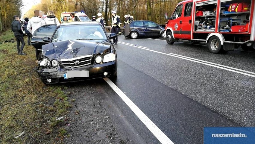 Tragiczny wypadek na drodze Włocławek - Brześć Kujawski. Nie żyje 16-latek [zdjęcia]