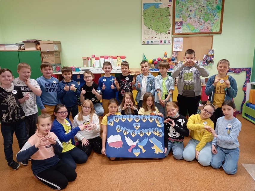 Zgierskie szkoły dla Ukrainy. Najmłodsi pokazują wielkie serce. ZDJĘCIA