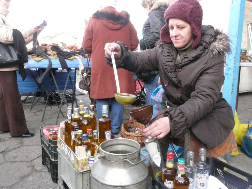 Gorączka przedświątecznych zakupów na skierniewickim targowisku [ZDJĘCIA]