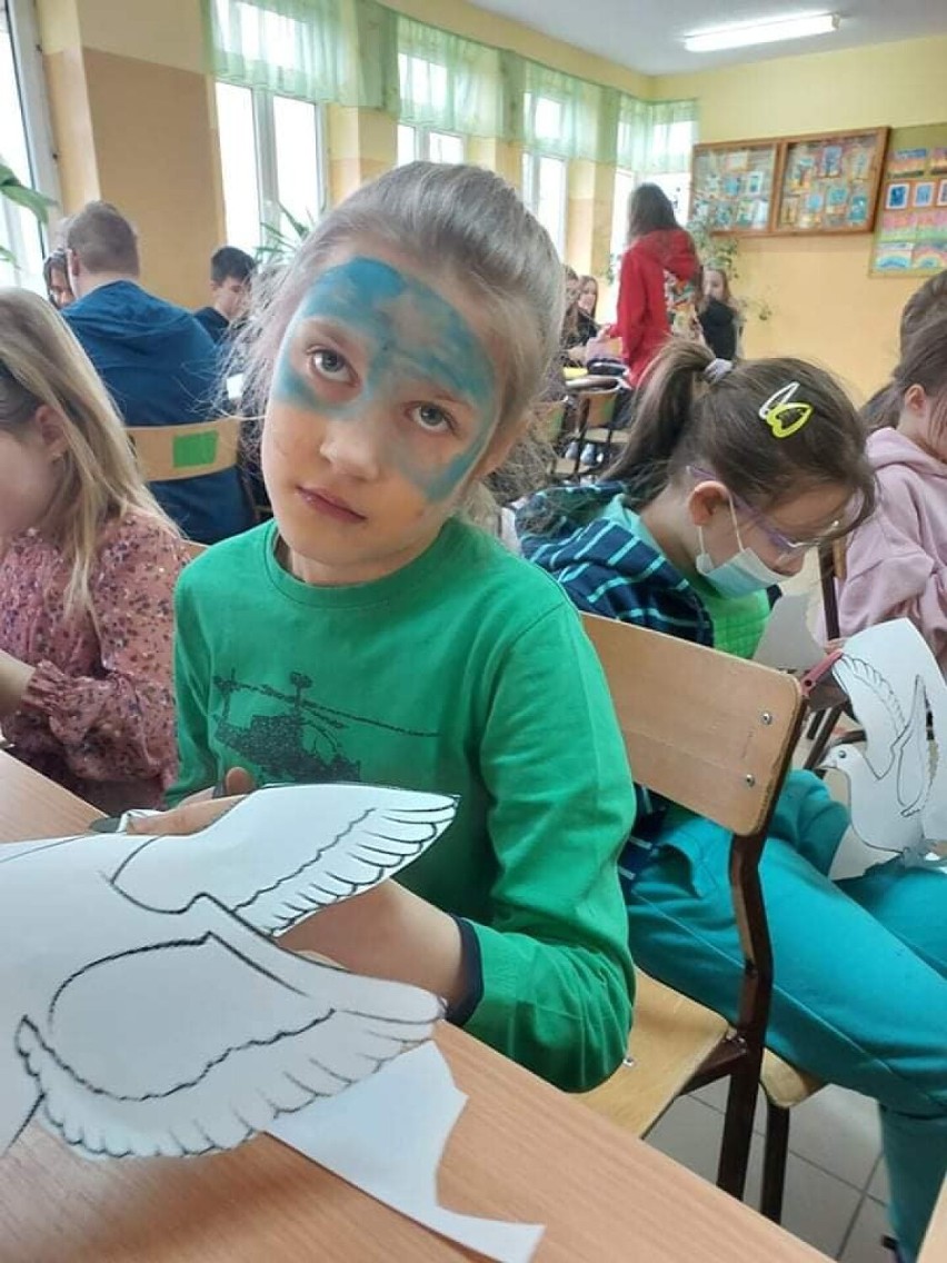 Pomoc dla Ukraińców można przynosić do szkoły w Gwdzie Wielkiej. Trwa akcja [zdjęcia]