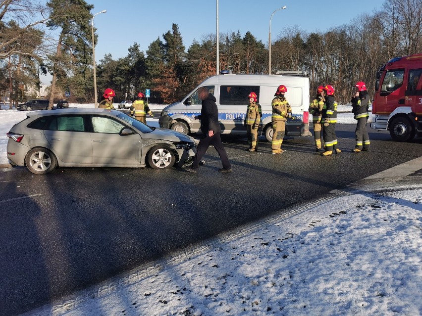 Wypadek na skrzyżowaniu ulicy Zielnej z aleją Kazimierza...