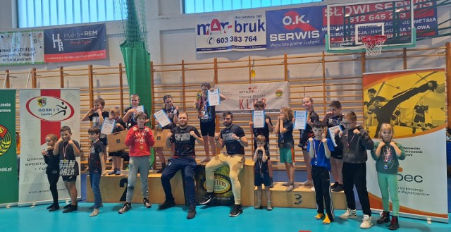 9 medali wywalczyli młodzi zawodnicy Rebelii Kartuzy podczas turnieju Kaszub Cup Kickboxing w Luzinie.