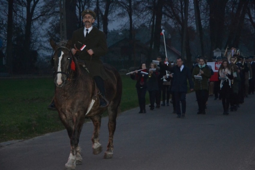 W Brzeźnie w gm. Lipno przygotowano inscenizację przyjazdu...