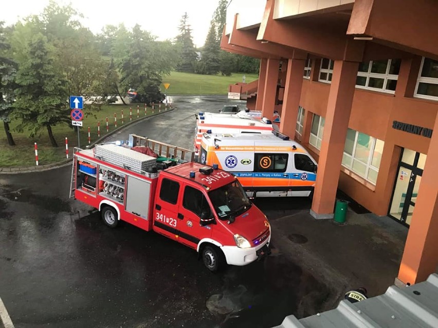 Ulewa w Kaliszu i powiecie kaliskim. Woda zagrażała szpitalnemu oddziałowi ratunkowemu. ZDJĘCIA