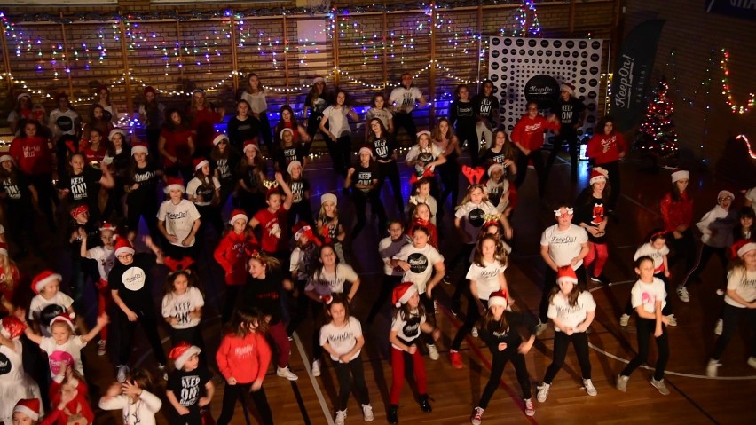 Tancerze z Keep On Dancing Studio wystąpili w świątecznym...