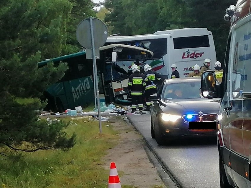 Między Dźwirzynem, a Rogowem zderzyły się dwa autobusy. Jest wielu rannych