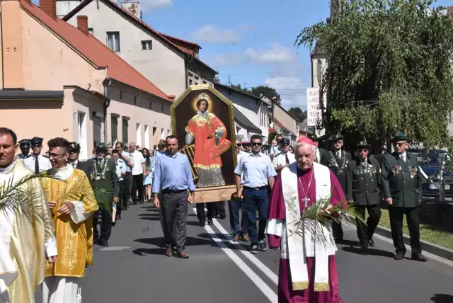 Otwarcie kościoła św. Wawrzyńca w Dolsku. Ulicami przeszła procesja wiernych z obrazem św. Wawrzyńca