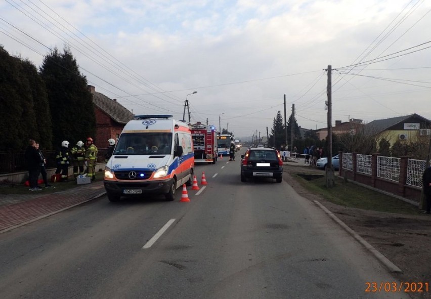 Chłopiec wbiegł wprost pod nadjeżdżający samochód w Gaszowicach