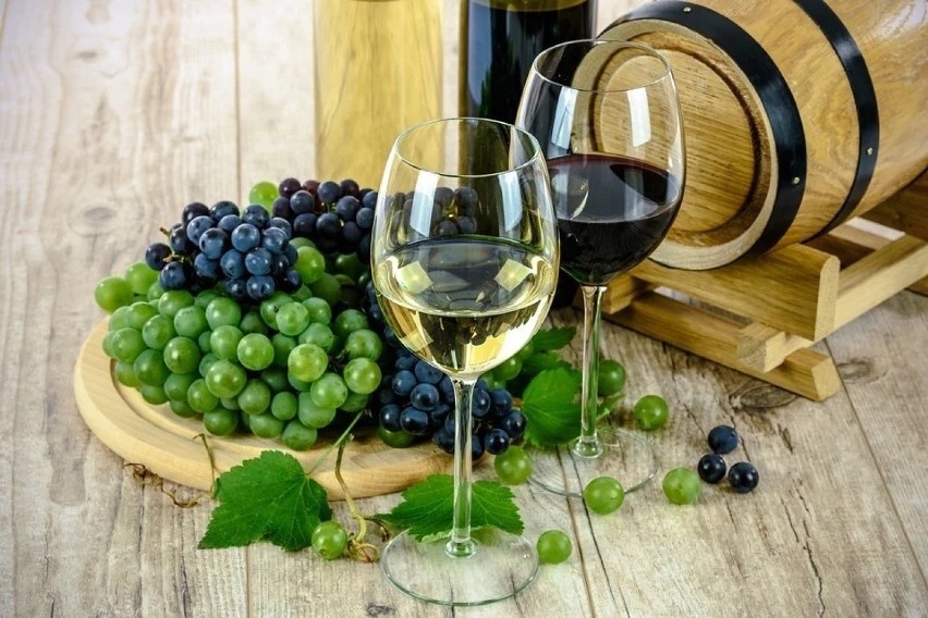 5. Według znawców rynku wina w 2022 roku popularnością...