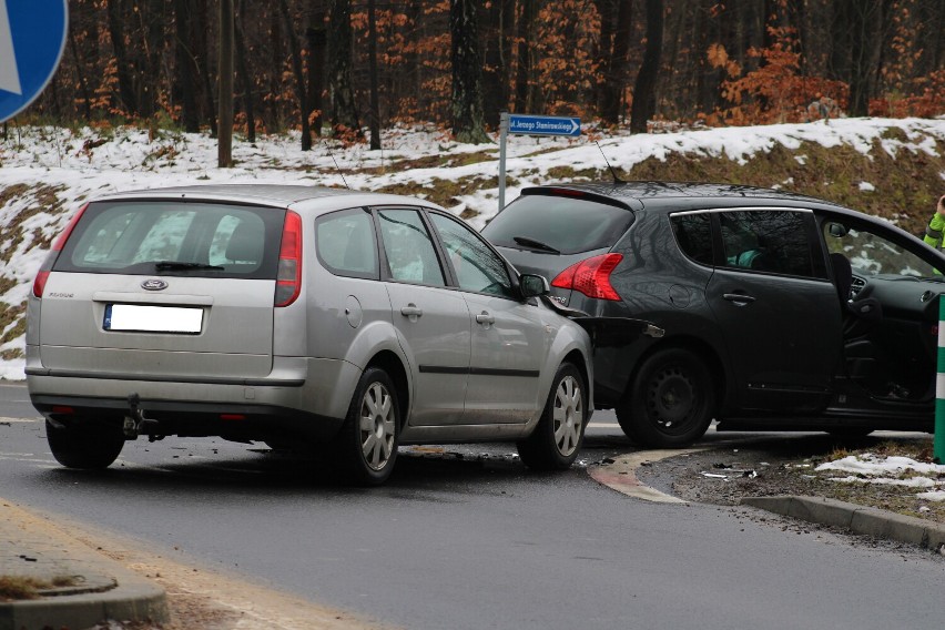 W Olkuszu na skrzyżowaniu ul. Osieckiej z obwodnicą zderzyły...