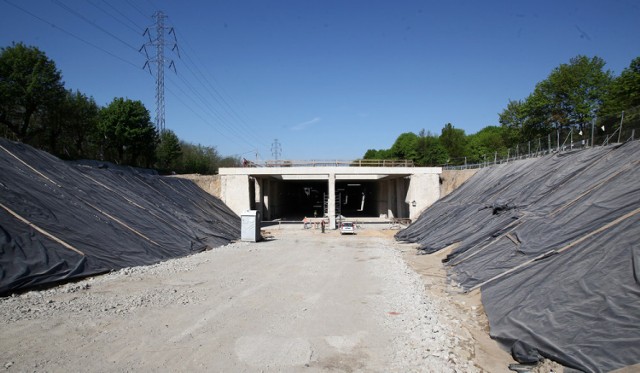 Budowa tunelu prowadzącego do podziemnego dworca Łódź Fabryczna.