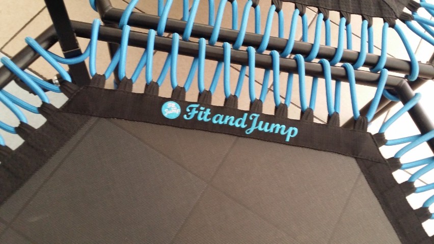 Fitness na trampolinach w Fit and Jump. Porcja energii na wiosnę! [zdjęcia, wideo]