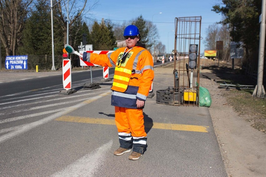 Mandaty na trasie Słupsk - Ustka. Kierowcy wjeżdżali na wahadło na czerwonym świetle