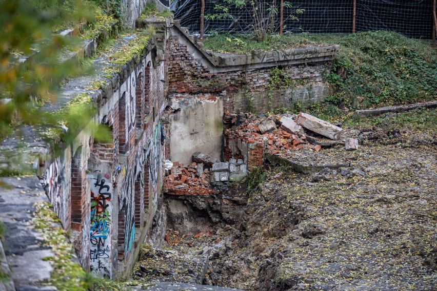 Kraków. Zapomniany Fort Lasówka. Dewastowany od lat, miejsce imprez punkowych, teraz w remoncie. Szansa na historyczną atrakcję