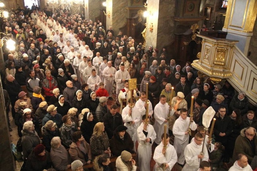 Wielkanoc w czasach epidemii. Duże zmiany w celebracji świąt z powodu koronawirusa