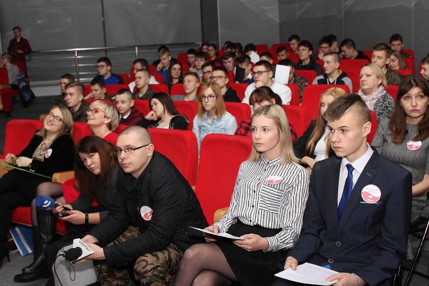  Zespół Szkół Energetycznych i Transportowych w Chełmie otrzymał  certyfikat Szkoła Młodych Patriotów - zobaczcie zdjęcia