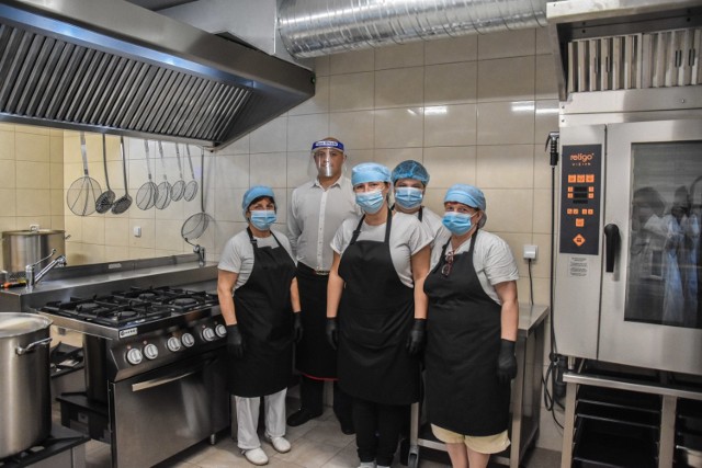 Kaźmierska Szkoła Podstawowa jest jedną z dwóch placówek oświatowych w gminie Kaźmierz, w których dokonano kompleksowego remontu kuchni