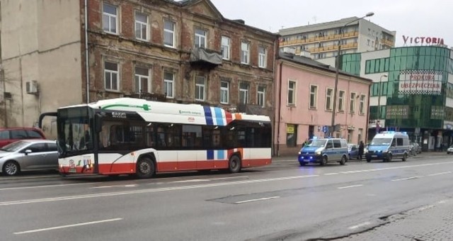 Do zdarzenia drogowego z udziałem pieszego i kierowcy autobusu doszło około 6.30.