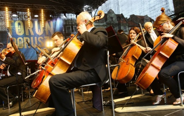 Koncert odbędzie się w ramach 22. Międzynarodowego Festiwalu "Nova Muzyka i Architektura" w Ratuszu Staromiejskim w Toruniu - w jednym z najokazalszych gotyckich obiektów wielkomiejskich w Europie. Wystąpią Dr. Danny R. Kelley (fortepian) oraz Leon P. Turner (baryton). Szczegóły w artykule poniżej.