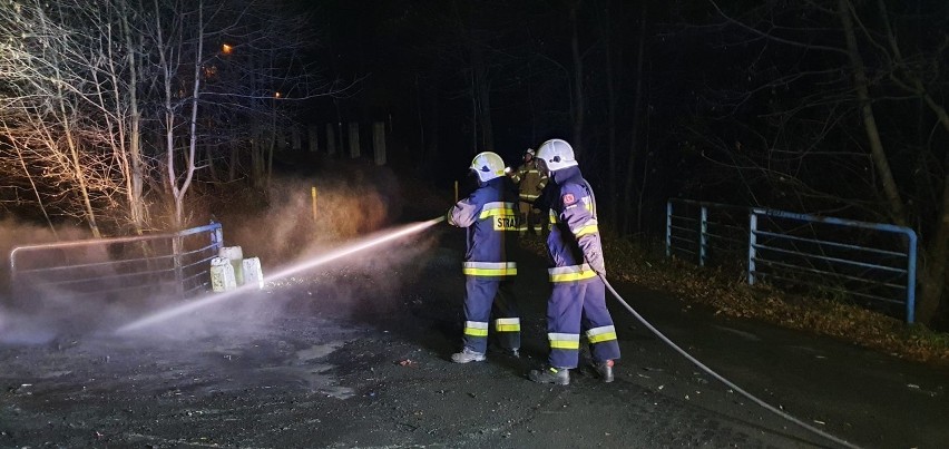 W odstępie dwóch godzin dwa razy gasili ogień w tym samym miejscu w Koszarach