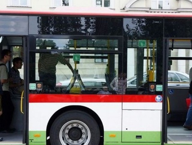 Kierowca nie pomógł studentowi, którego biło trzech mężczyzn. ...