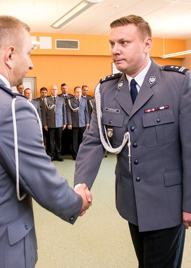 Mł.nsp. Daniel Gotthardt nominację na szefa żagańskiej policji odbierał nieco ponad rok temu...