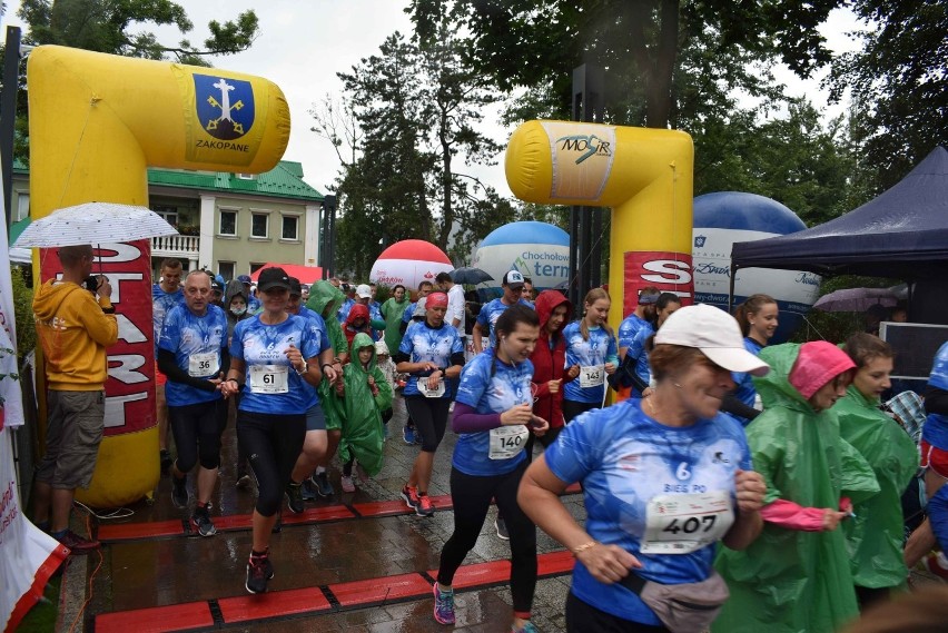 Zakopane. Pomimo deszczu i chłodu pobiegli po oddech dla chorych. Wśród nich była Justyna Kowalczyk