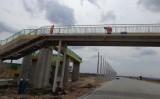 Nowe utrudnienia na budowanym odcinku A1 między Kamieńskiem a Piotrkowem