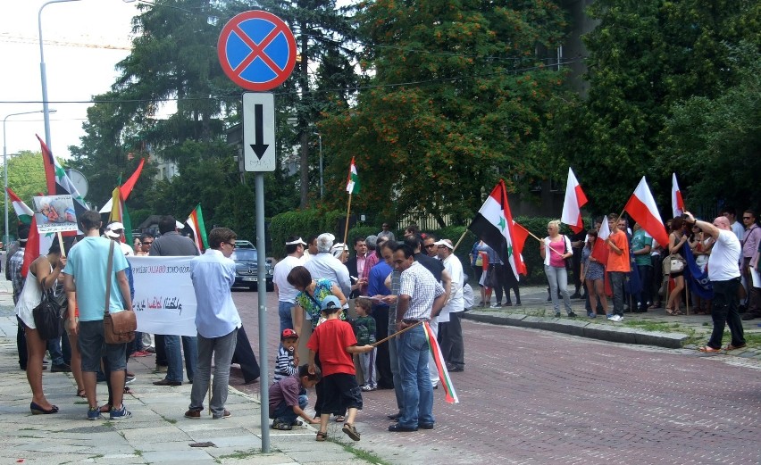 Kaliszanie w geście solidarności z Syryjczykami zorganizowali protest w Warszawie. Zobacz zdjęcia