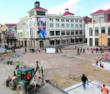 Przebudowa placu Przyjaciół Sopotu utrudnia życie przechodniom