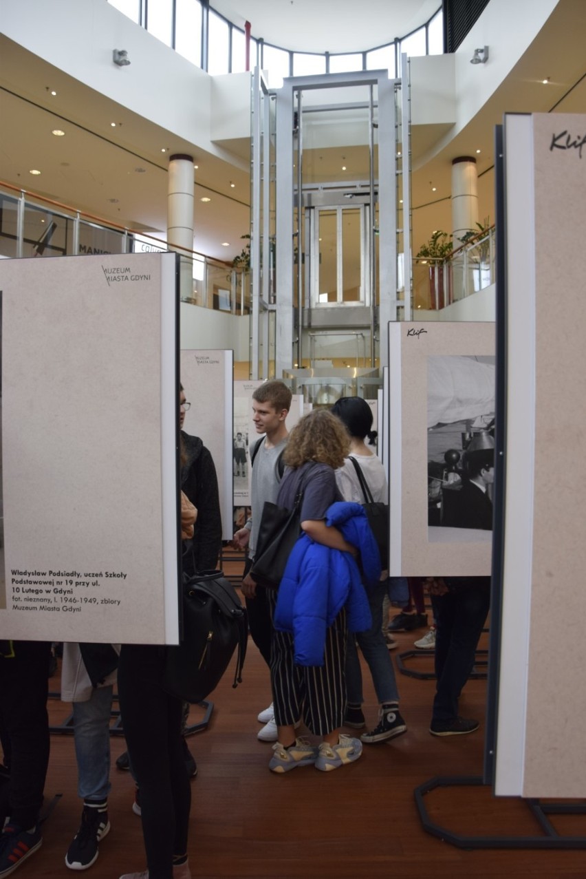 Wystawa „Historia szkolnego mundurka”  w  Galerii Klif we współpracy Muzeum Miasta Gdynia.