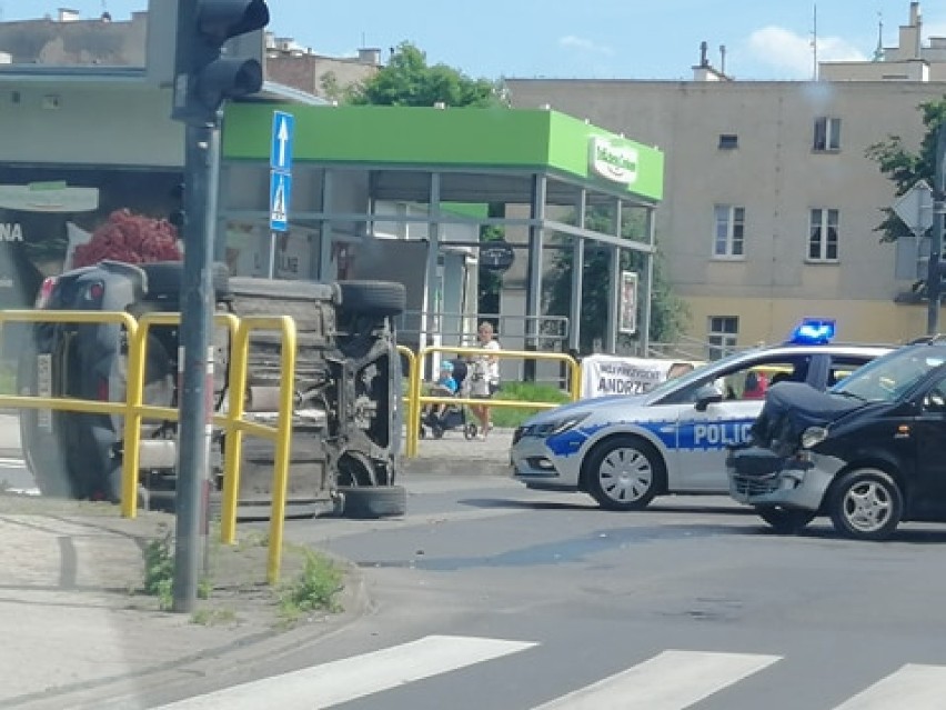 Wypadek na skrzyżowaniu w Świdnicy. Pasażerka Matiza w szpitalu